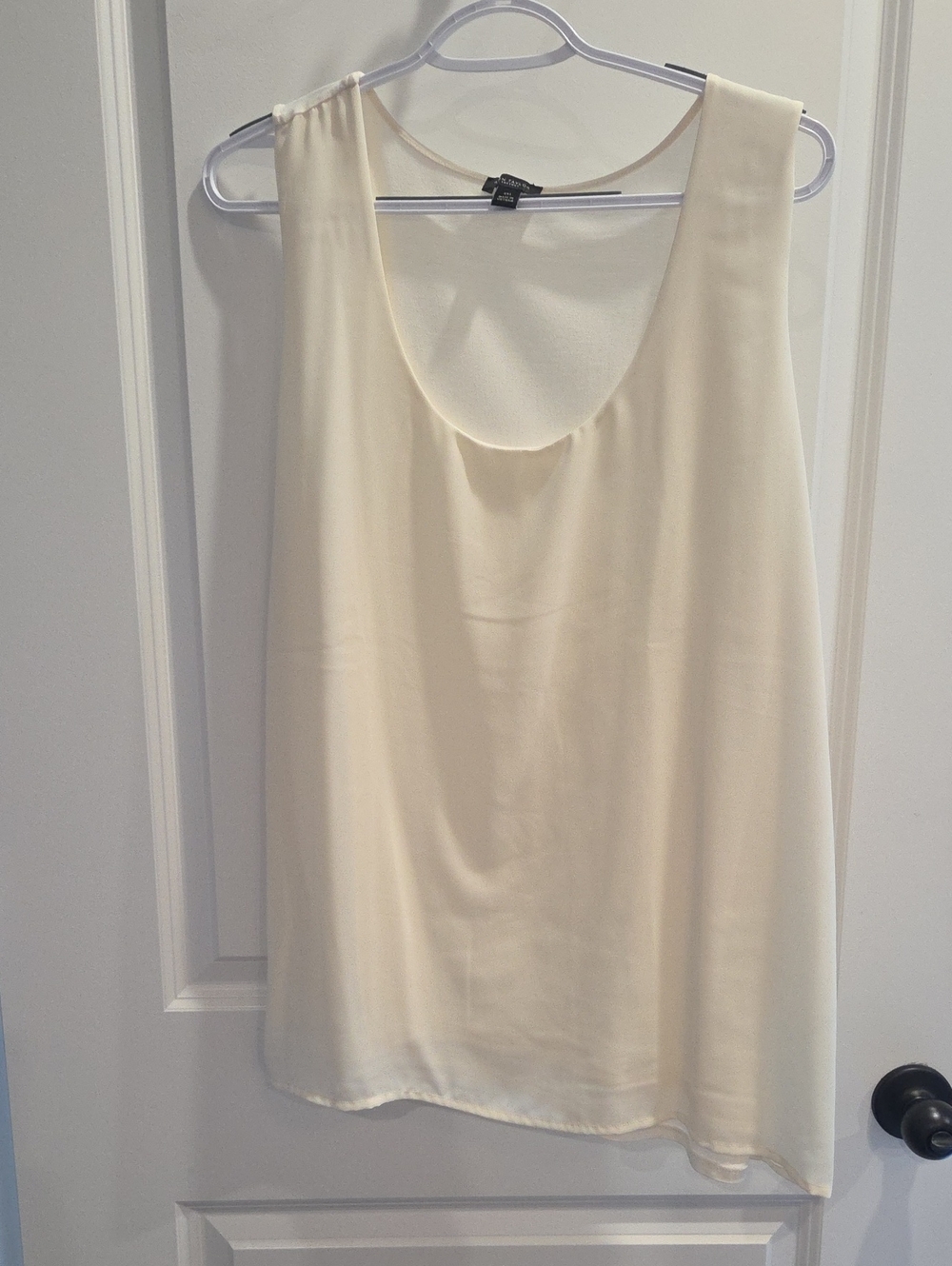 Ann Taylor Cream Scoop Neck Sleeveless Camisole